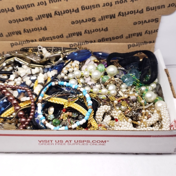 2+ lb. Vintage to Now Mixed Craft/Wearable Jewelry Lot. - Picture 2 of 5